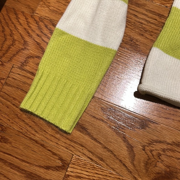 Sweater - Picture 3 of 11